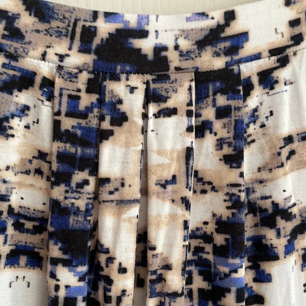 Long skirt with pleats front and back - Picture 2 of 8